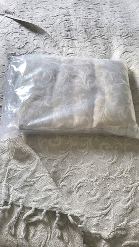 Vintage acanthus bedspread - acanthus,