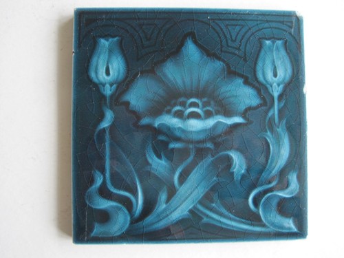Antique moulded majolica - 6",