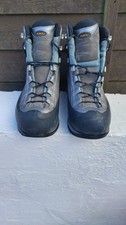 AKU Pilgrim GTX Mountain Boots UK Size 7.5. Lightweight Waterproof Rigid Sole.