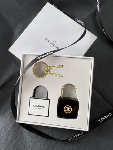 Sets nwt chanel - nwt, padlocks