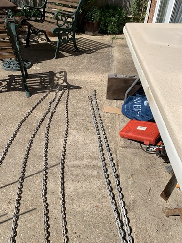 Two lengths chain - of,