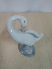 Lladro Handmade Porcelain Small Goose Preening Feathers #4553