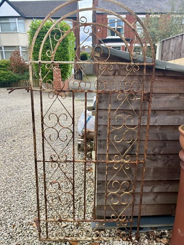 Solid cast iron gate - cast,