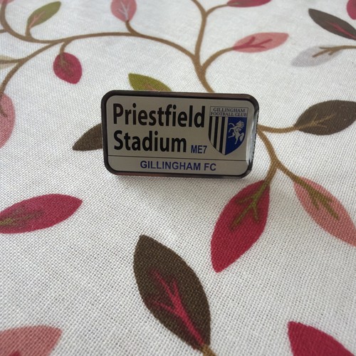 Gillingham pin badge - fc,