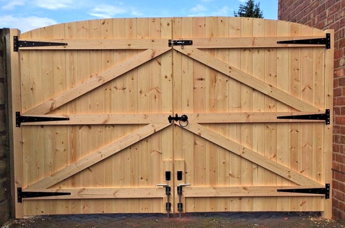 Wooden driveway gates 5ft - wooden, 6"