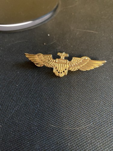 Gold wings pin pre owned - gold,