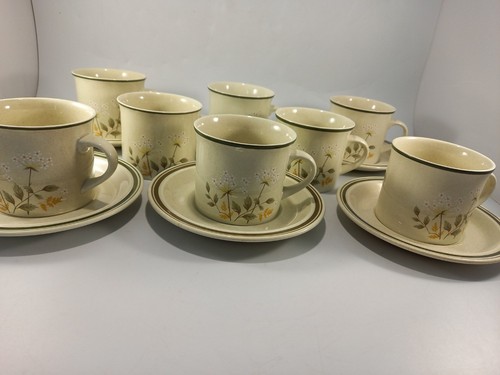 Royal doulton cups saucers - royal, 8