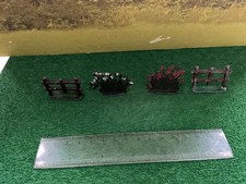 Vintage Britains Era Lead Garden. Two Lovely Plants & Two Panels. Pre War.