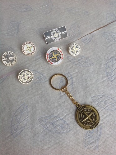 Casuals stone type - , badge