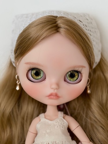 Custom blythe style doll - blythe,