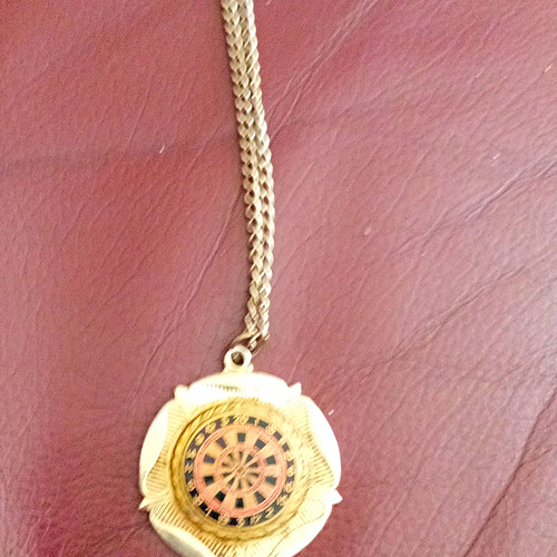 Gold colour curb chain - colour,