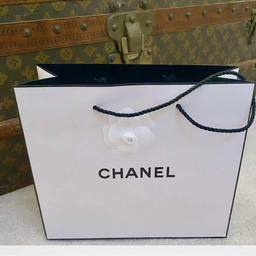 Medium size chanel - chanel, paper