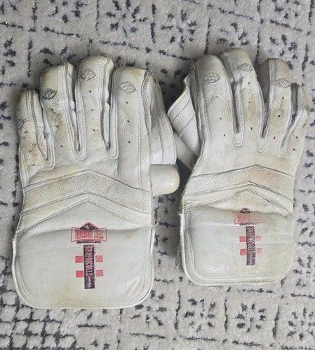 Cricket wicket keeping - keeping, gloves