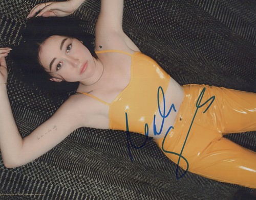 Noah cyrus signed 8x10 photo - noah,