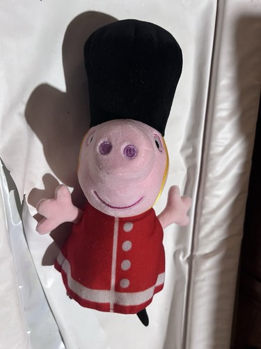 Peppa pig queen guard soft - pig,