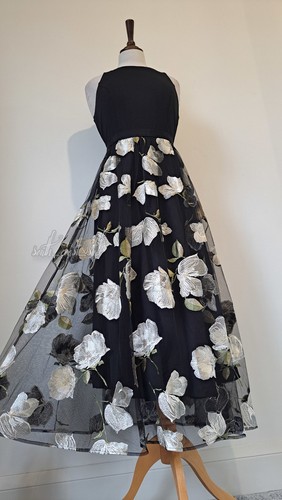 Coast black white floral - &,