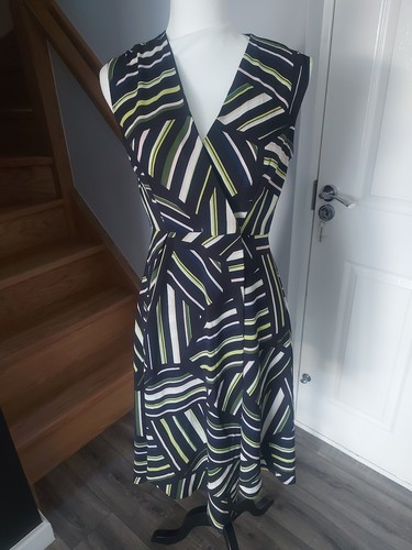 Precis petite abstract - petite,