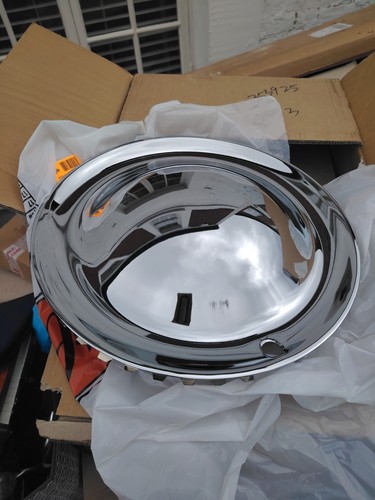 Chevy moon hubcap - vw, 15