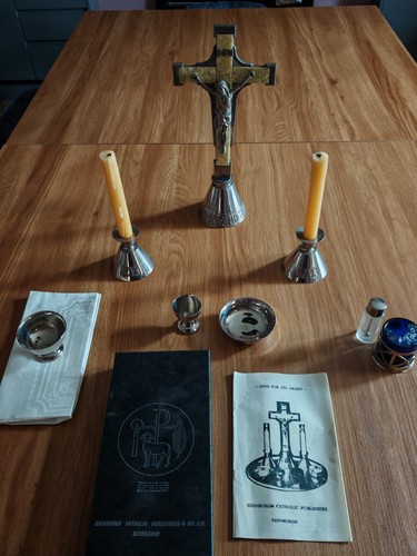 Catholic holy communion - ,