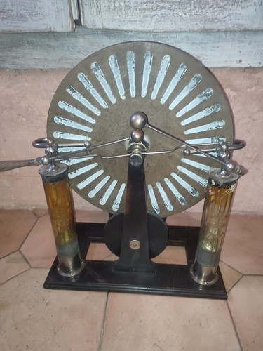 Static electricity generator