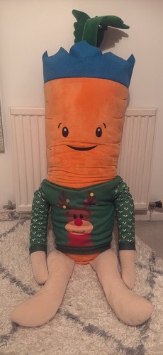 Giant kevin the carrot - kevin,
