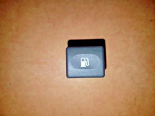 Discovery Series II Td5 and V8 dashboard fuel flap release switch YUG102550