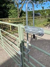 Gate latch for metal gates