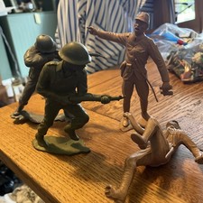 Vintage Marx Toys 6 inch World War 2 figures x 4?