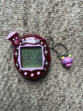 ULTRA RARE Exclusive Tamagotchi Connection V5 Familitchi with Furawatchi charm.