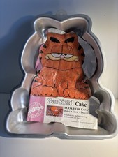 Garfield Cake Tin - Wilton Cake Decorating Tin - with recipe sheet