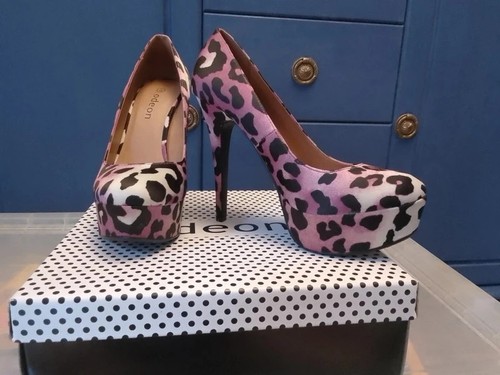 Ladies pink leopard print