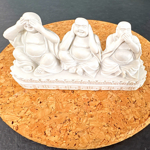 White joined resin three - white, wise