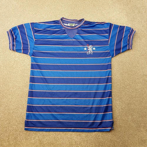 Chelsea football shirt small - chelsea,