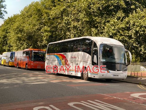 Photo coaches 8447wx white - photo, a