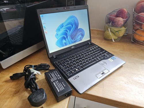 Fujitsu lifebook p702 240gb - lifebook,