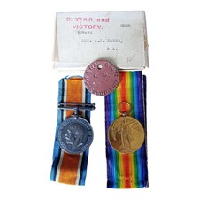 WW1 Boxed Pair Of Medals & Dog