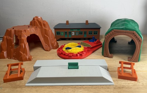 Tomy thomas the tank engine - tomy,