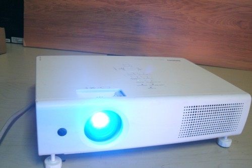 Sanyo home projector xu110 - sanyo,