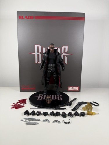 Mezco one blade deluxe - mezco,