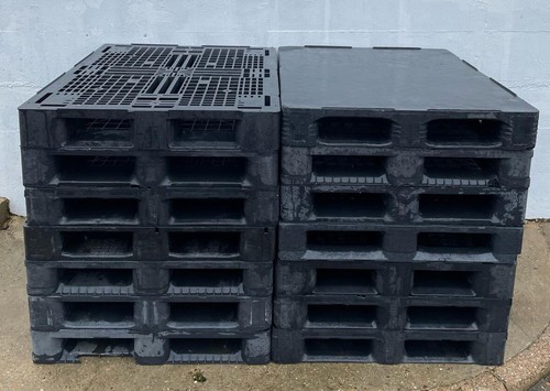 Black plastic standard - black,