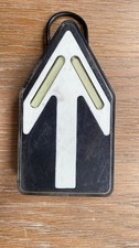 BRITISH ARMY ROUTE MARKER ARROW USED TO DIRECT VEHICLES ETC – EXCELLENT COND