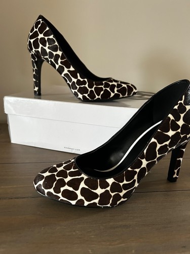 Nine west giraffe - west, animal