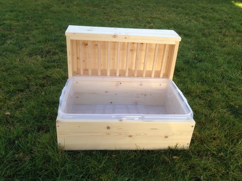 Rabbit hay rack with litter - rabbit,