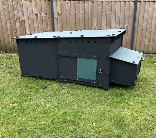 Large plastic chicken coop - large,