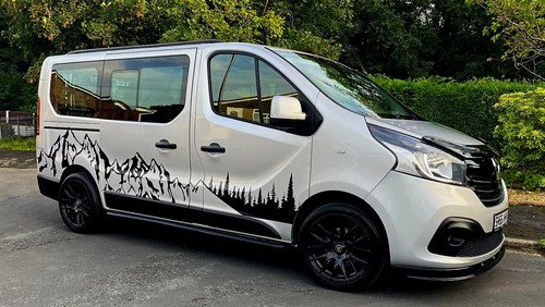 2016 silver renault trafic - renault,