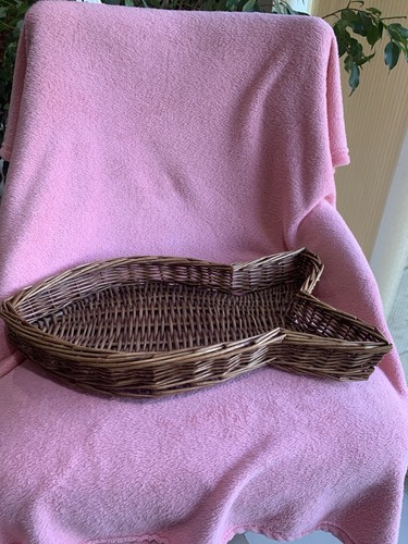 Vintage wicker fish serving - wicker,