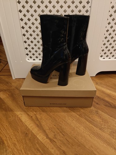 Black river island - black, (jail)