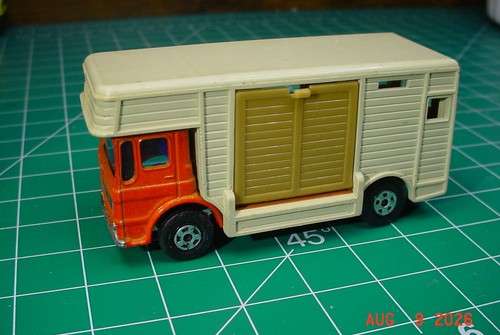 Matchbox aec horse box - 40, red