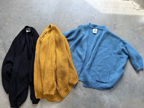 Lot women s unif - of, 3