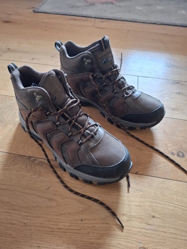 Brand new never worn - worn, skechers